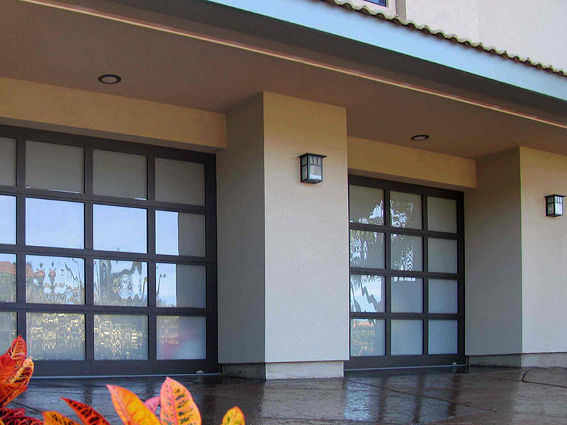 車庫門維修價格是多少，電動車庫門維修