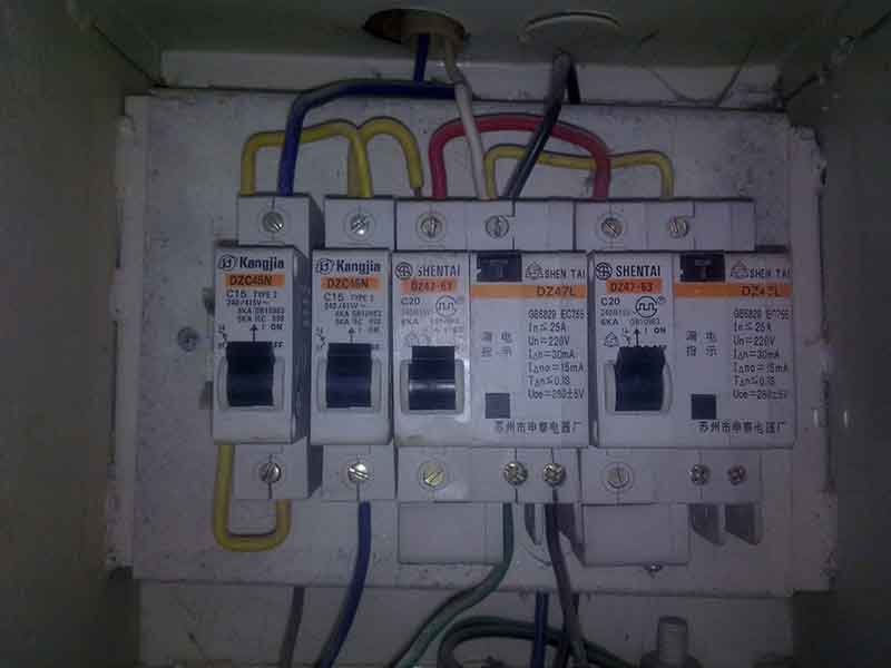 總開關跳閘后推不上去的原因是什么，為