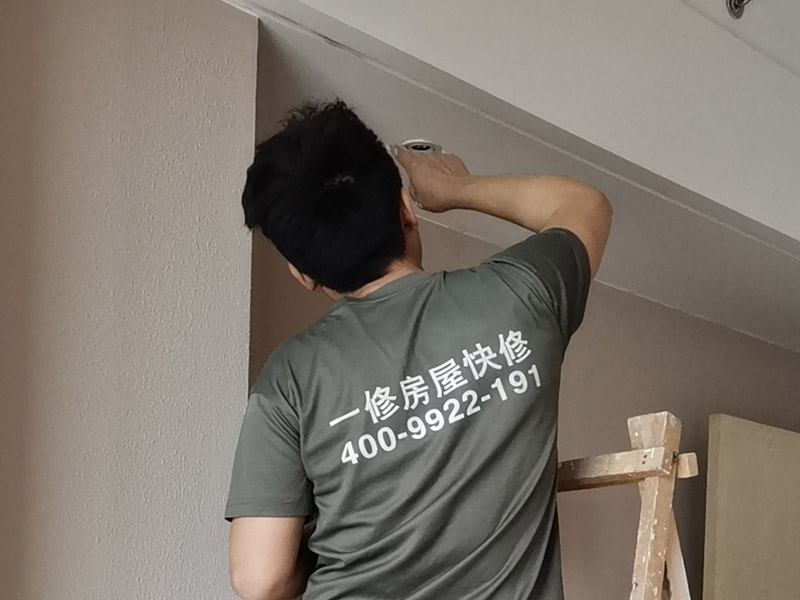 哪家房屋維修公司可以只刷墻面白漆，舊