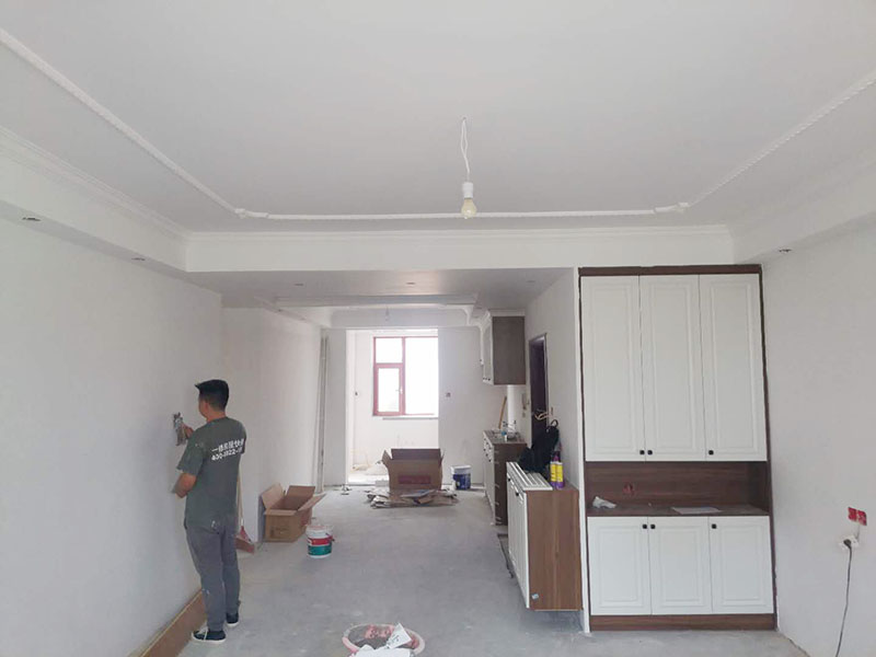 家里墻面太臟想刷白找誰(shuí)方便，老房子快