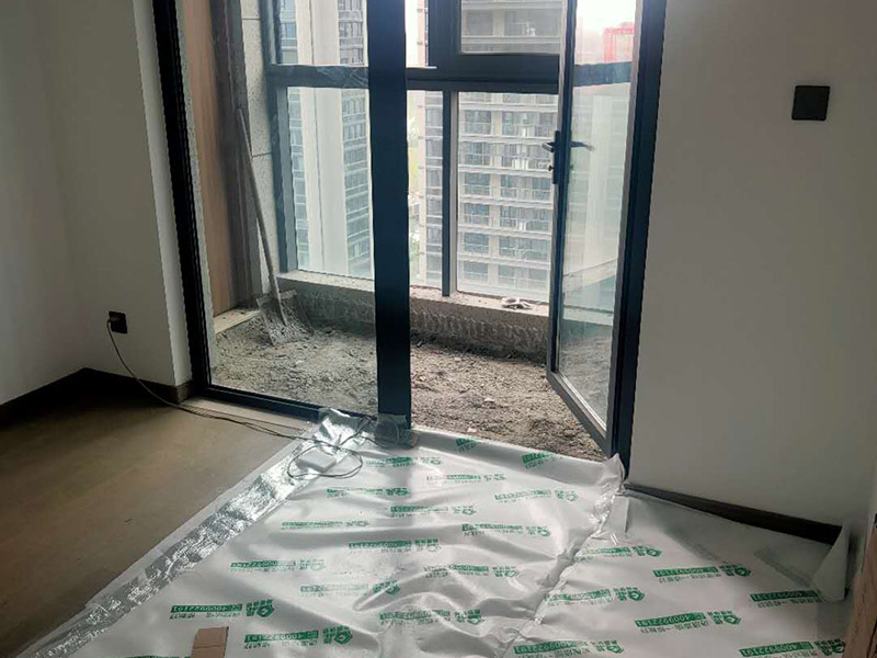 杭州卷簾門維修，卷簾門往上推過了拉不