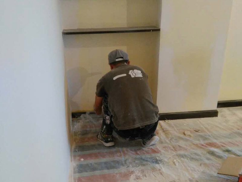 處理發(fā)霉墻面多少錢一平，處理發(fā)霉墻面