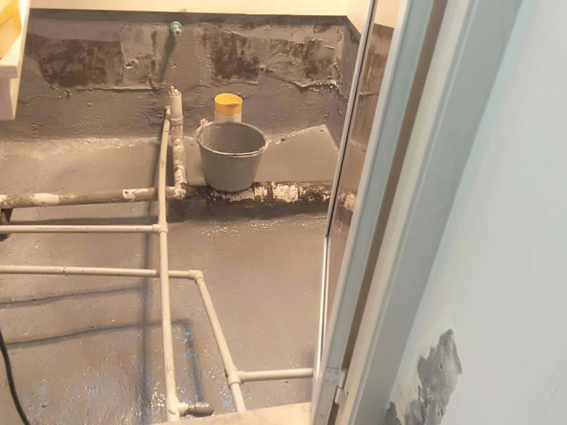 回家看到衛(wèi)生間地面漏水，衛(wèi)生間地面漏