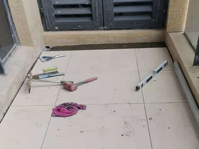 生活陽(yáng)臺(tái)墻面需要貼磚嗎,大多數(shù)人都不