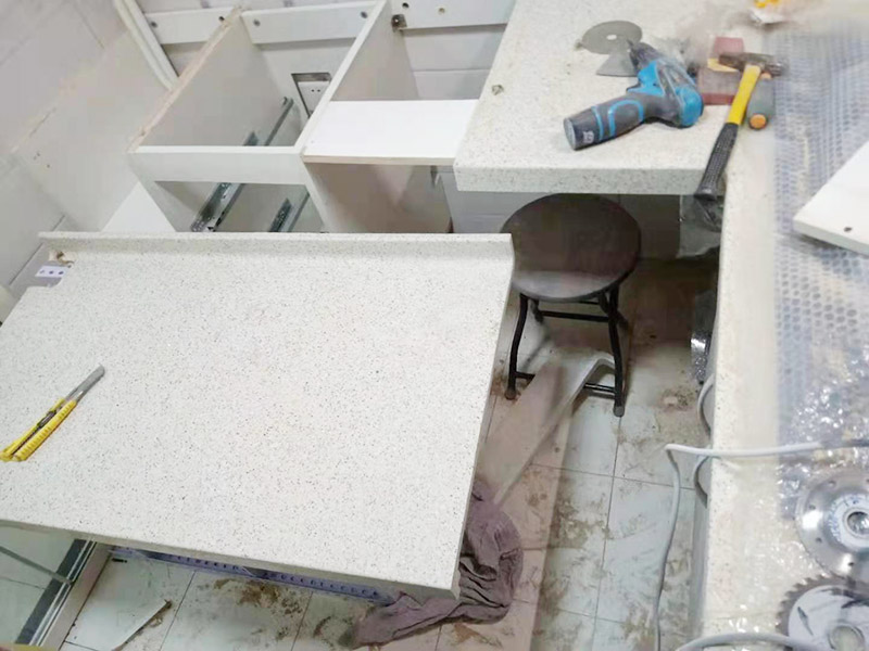 瓷磚掉瓷修復(fù)技術(shù)的出現(xiàn)，實(shí)現(xiàn)了不敲不