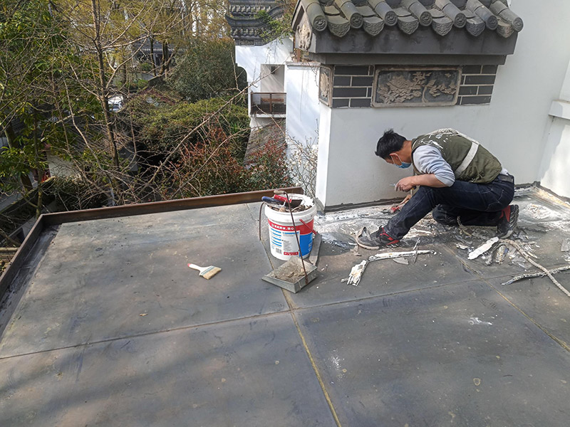 重慶｜8年前的老房屋頂漏水，維修師傅