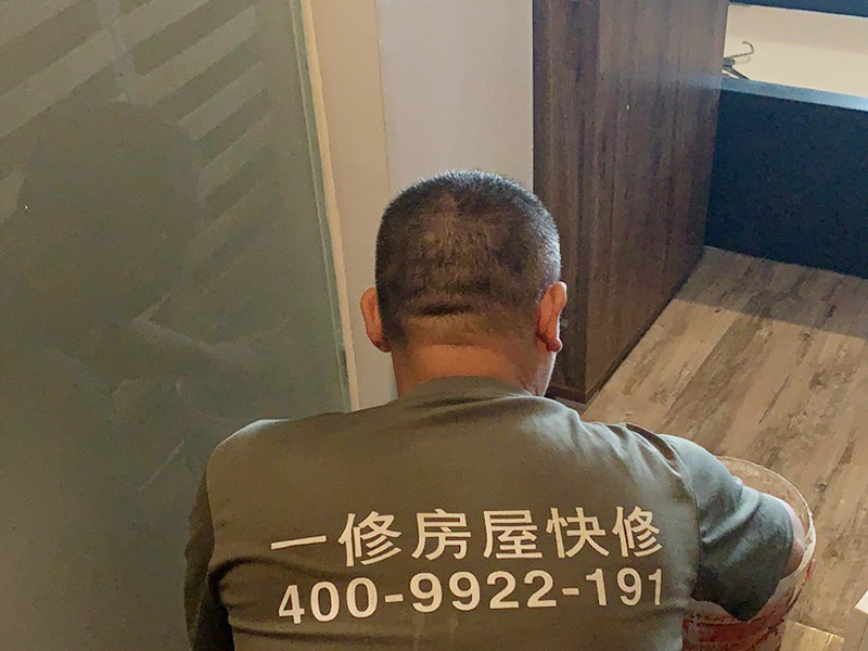 成都修水管的公司，哪家可以提供免砸磚