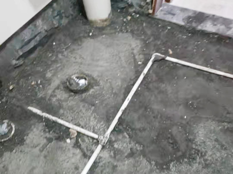 廁所滲水到房間墻怎么辦，裝修15年的