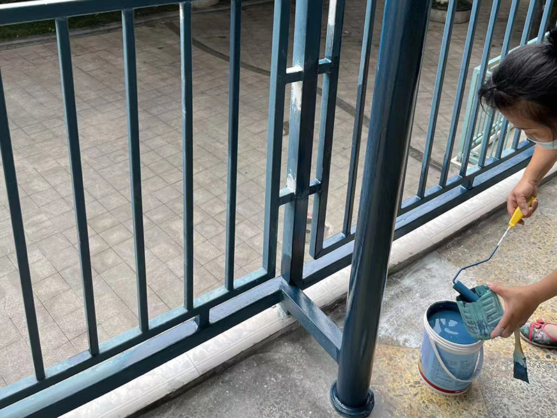 圍墻護(hù)欄裝修選什么材料比較好？來自專