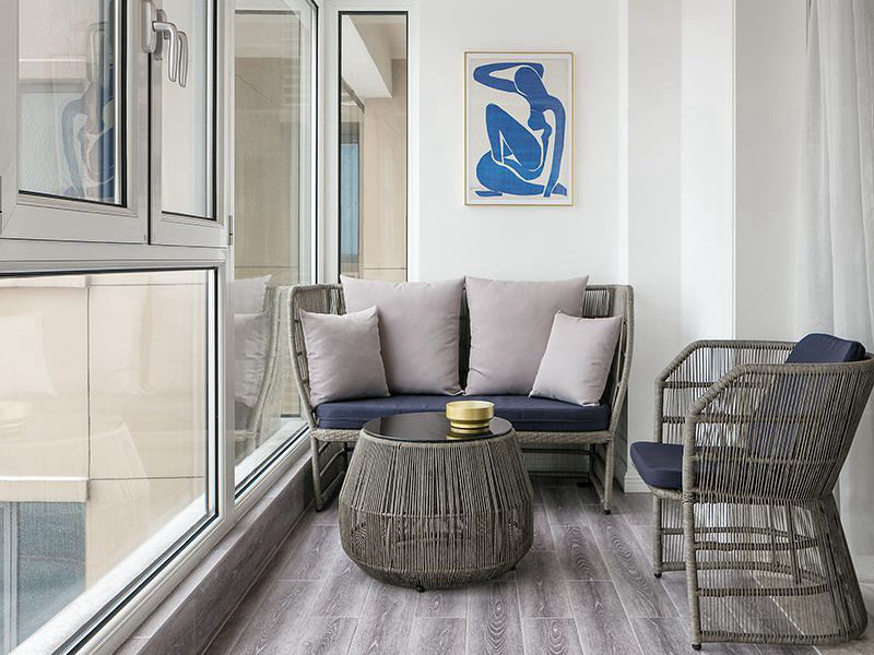 天津現(xiàn)代風(fēng)格陽臺(tái)裝修