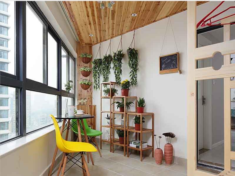 吉安市區(qū)陽(yáng)臺(tái)地板局部翻新裝修-敲打瓷磚