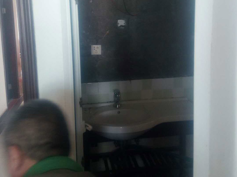 衛(wèi)生間補磚，建渣清理