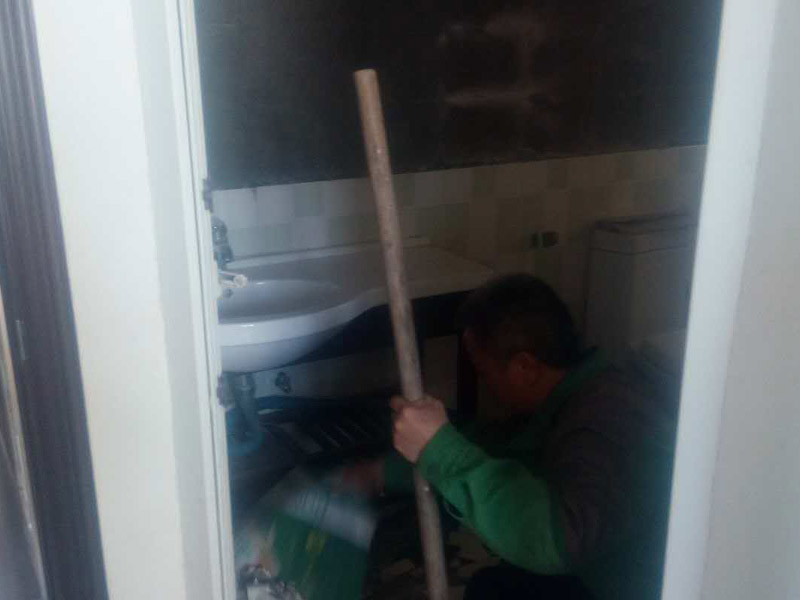 衛(wèi)生間補磚，建渣清理