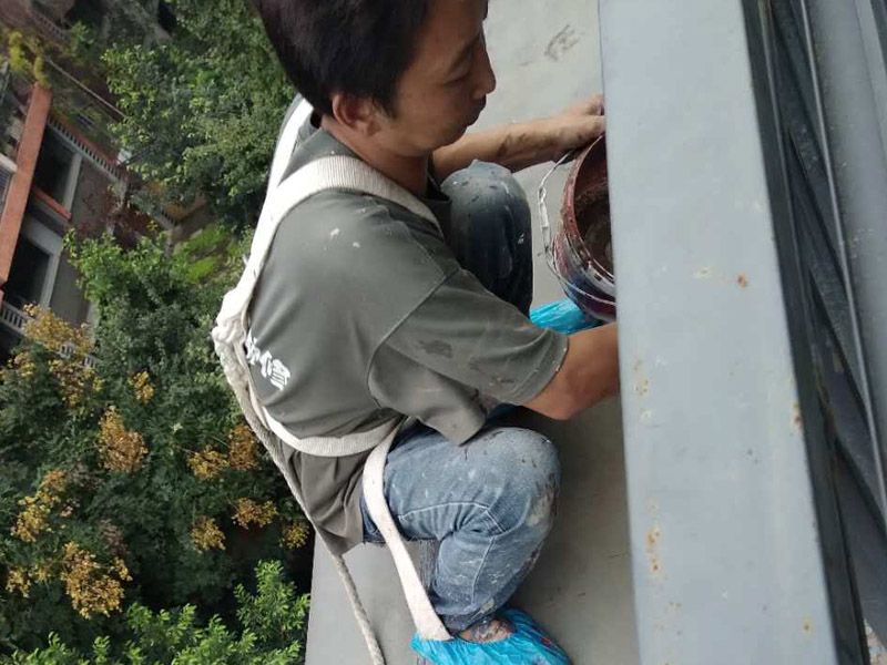 鋪防水卷材，打結(jié)構(gòu)膠