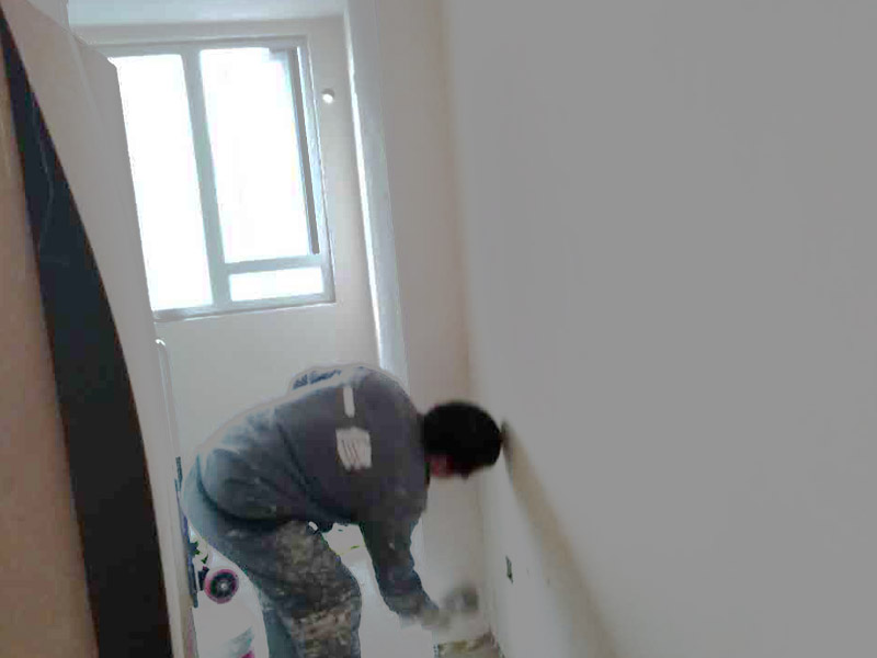 墻面刮膩?zhàn)?，砌墻貼磚