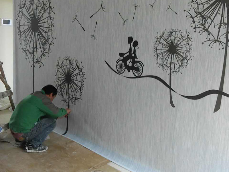 貼墻紙多少錢一平方？舊房要貼墻紙加上人工費要多少錢？